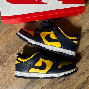 🔥Nike dunk low Michigan women’s size 6, excellent condition!✅